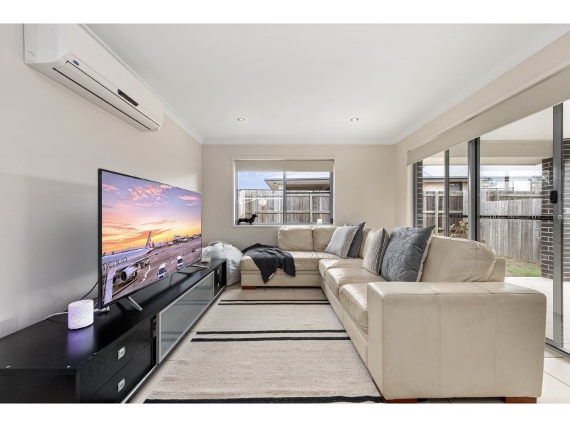 2/24 Sanctuary Drive, Cranley QLD 4350