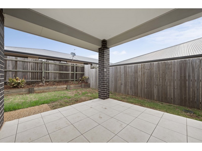 2/24 Sanctuary Drive, Cranley QLD 4350
