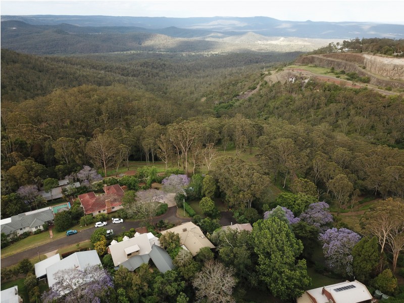 2 Swenson Street, Mount Lofty QLD 4350