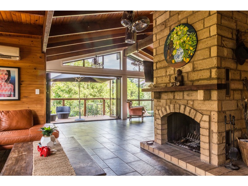 2 Swenson Street, Mount Lofty QLD 4350