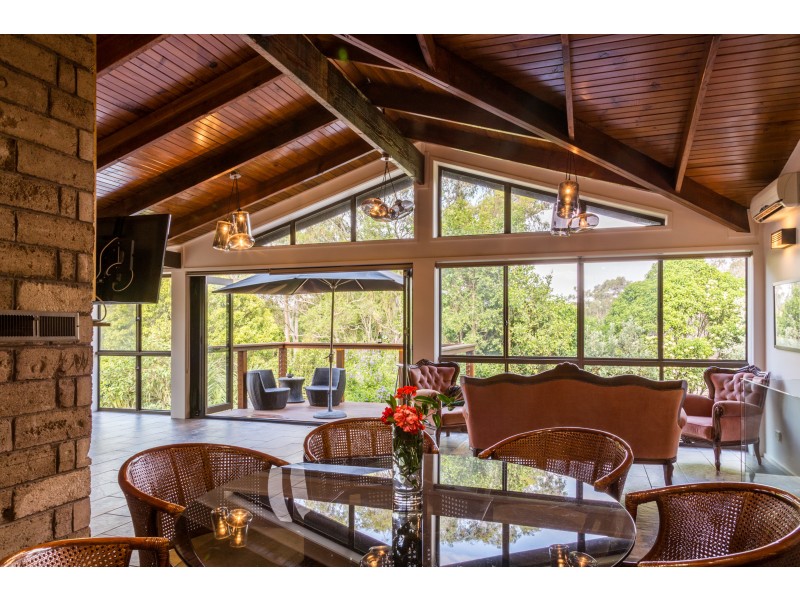 2 Swenson Street, Mount Lofty QLD 4350