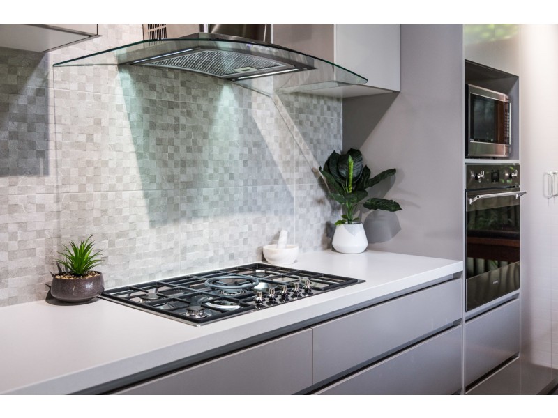 2 Swenson Street, Mount Lofty QLD 4350