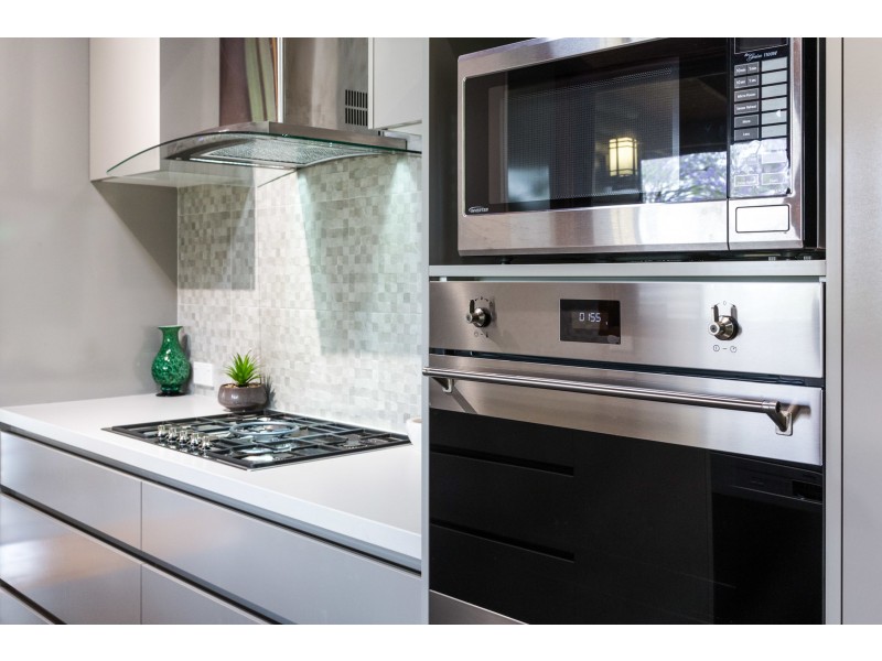 2 Swenson Street, Mount Lofty QLD 4350