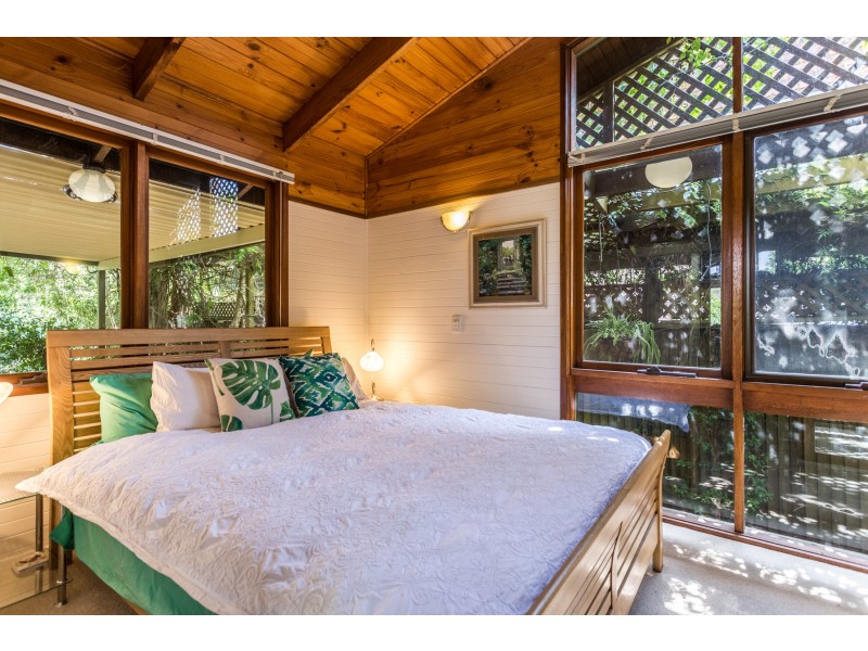 2 Swenson Street, Mount Lofty QLD 4350