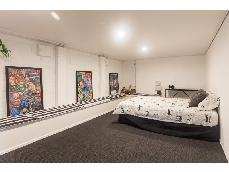 2 Swenson Street, Mount Lofty QLD 4350