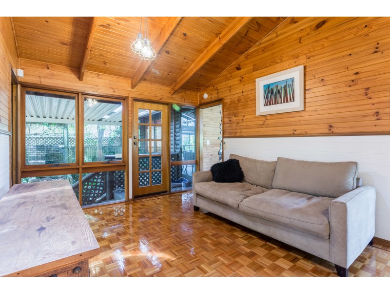 2 Swenson Street, Mount Lofty QLD 4350