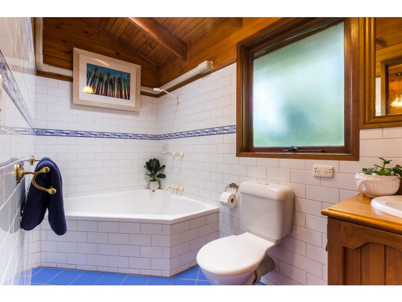 2 Swenson Street, Mount Lofty QLD 4350