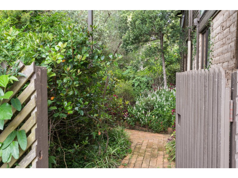 2 Swenson Street, Mount Lofty QLD 4350