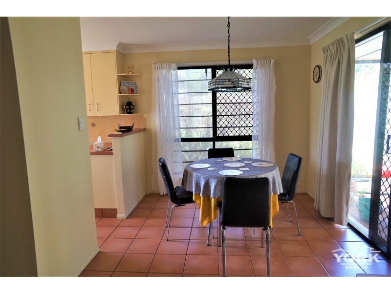 2/220 Campbell Street, Newtown QLD 4350