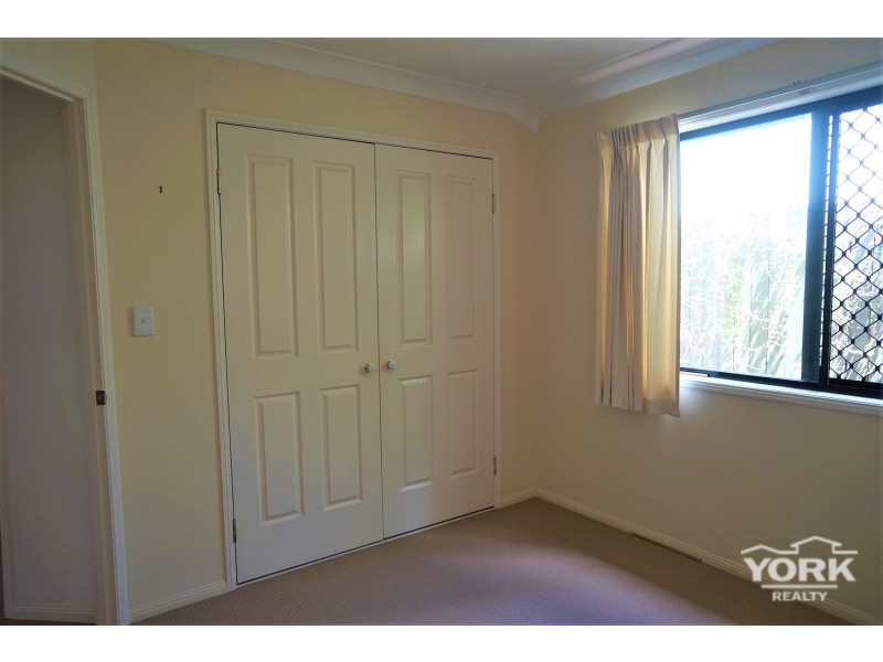 2/220 Campbell Street, Newtown QLD 4350