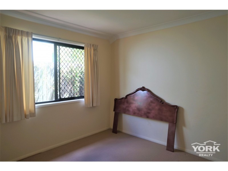 2/220 Campbell Street, Newtown QLD 4350