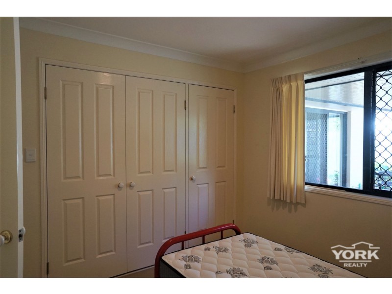 2/220 Campbell Street, Newtown QLD 4350