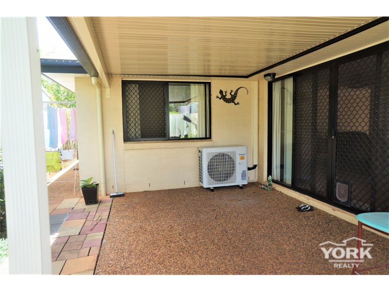 2/220 Campbell Street, Newtown QLD 4350