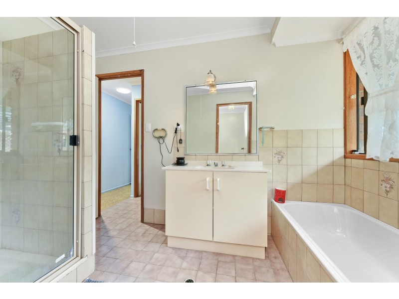 8 Umbiram Road, Wyreema QLD 4352