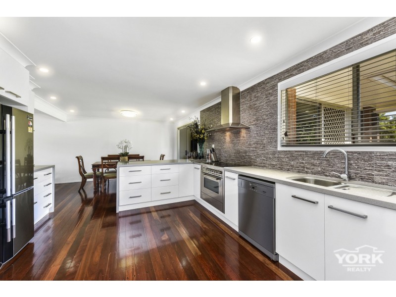 17 Sardon Street, Centenary Heights QLD 4350
