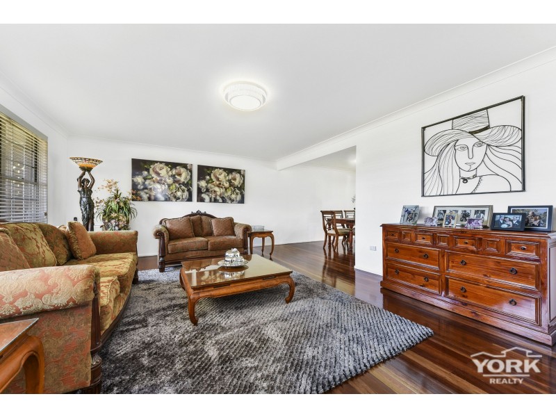 17 Sardon Street, Centenary Heights QLD 4350