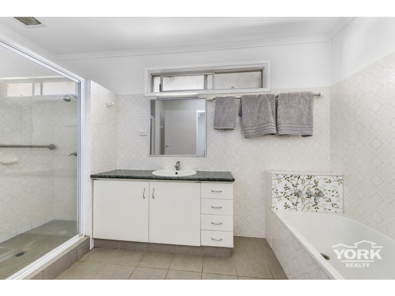 17 Sardon Street, Centenary Heights QLD 4350