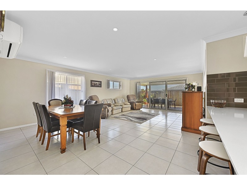 6 McGee Drive, Kearneys Spring QLD 4350