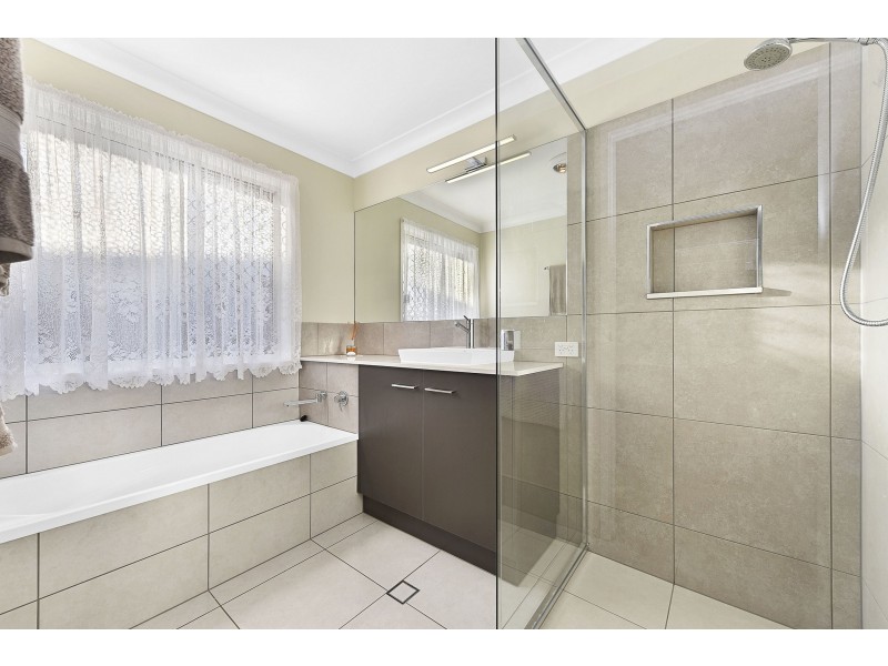 6 McGee Drive, Kearneys Spring QLD 4350