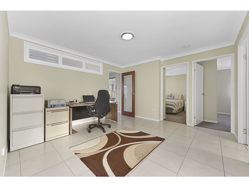 6 McGee Drive, Kearneys Spring QLD 4350