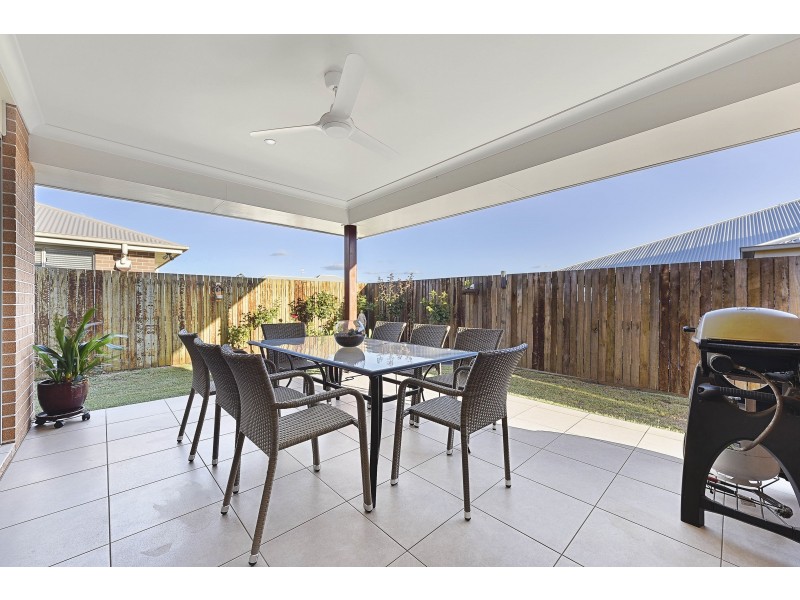 6 McGee Drive, Kearneys Spring QLD 4350