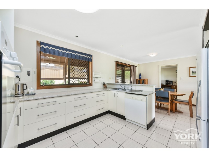 25 Creedon Drive, Kearneys Spring QLD 4350