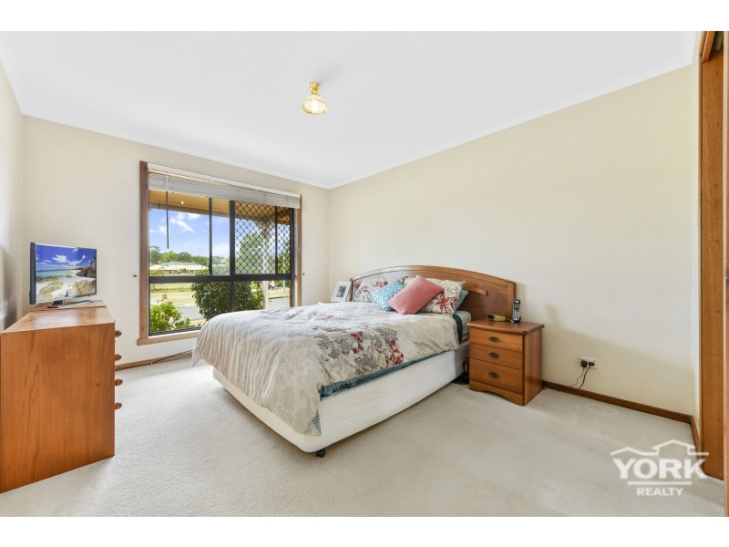 25 Creedon Drive, Kearneys Spring QLD 4350