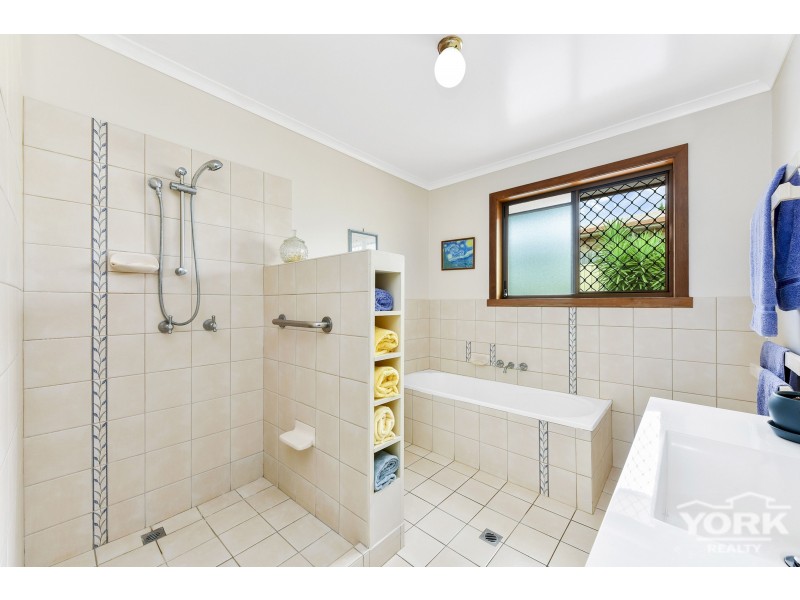 25 Creedon Drive, Kearneys Spring QLD 4350