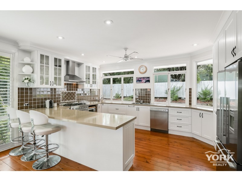 6 Roderic Court, Mount Lofty QLD 4350