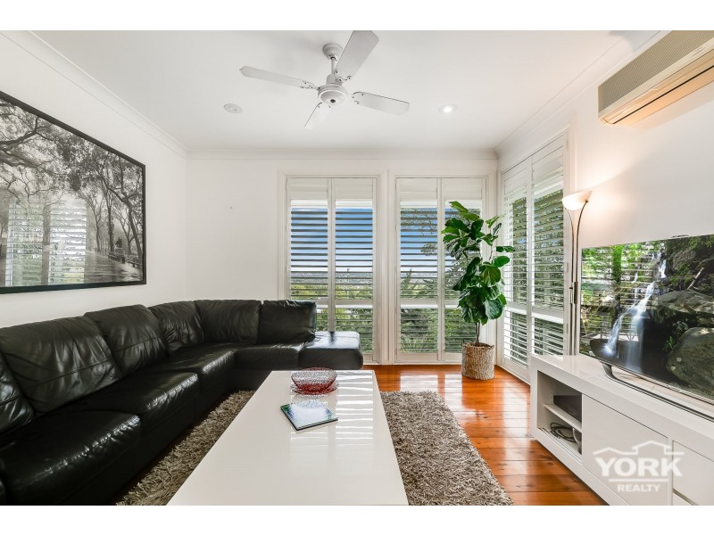 6 Roderic Court, Mount Lofty QLD 4350