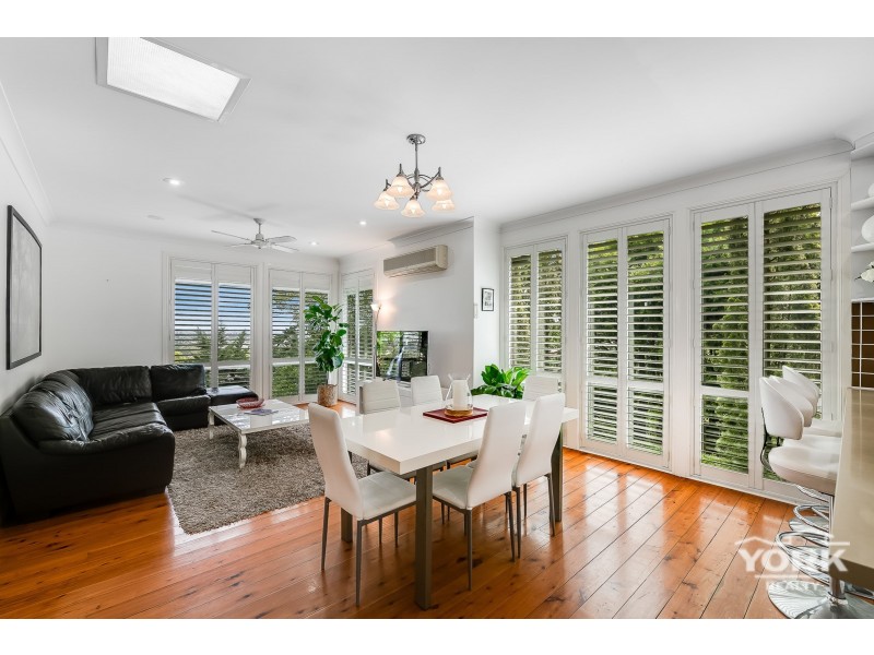 6 Roderic Court, Mount Lofty QLD 4350