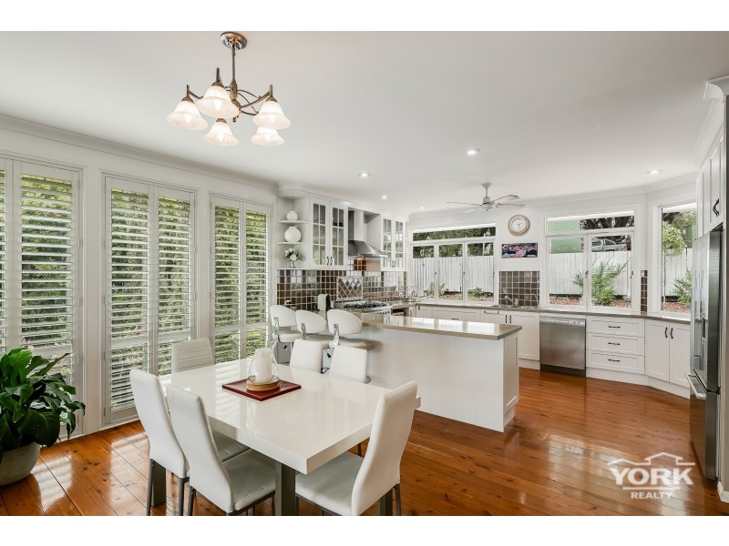 6 Roderic Court, Mount Lofty QLD 4350
