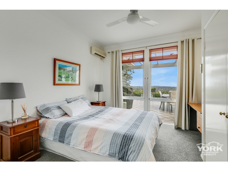 6 Roderic Court, Mount Lofty QLD 4350