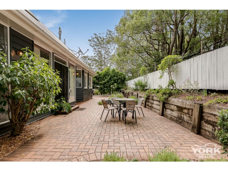 6 Roderic Court, Mount Lofty QLD 4350