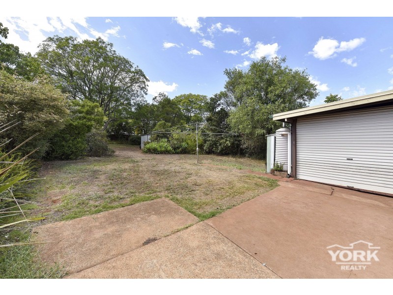 34 Llewellyn Street, Centenary Heights QLD 4350