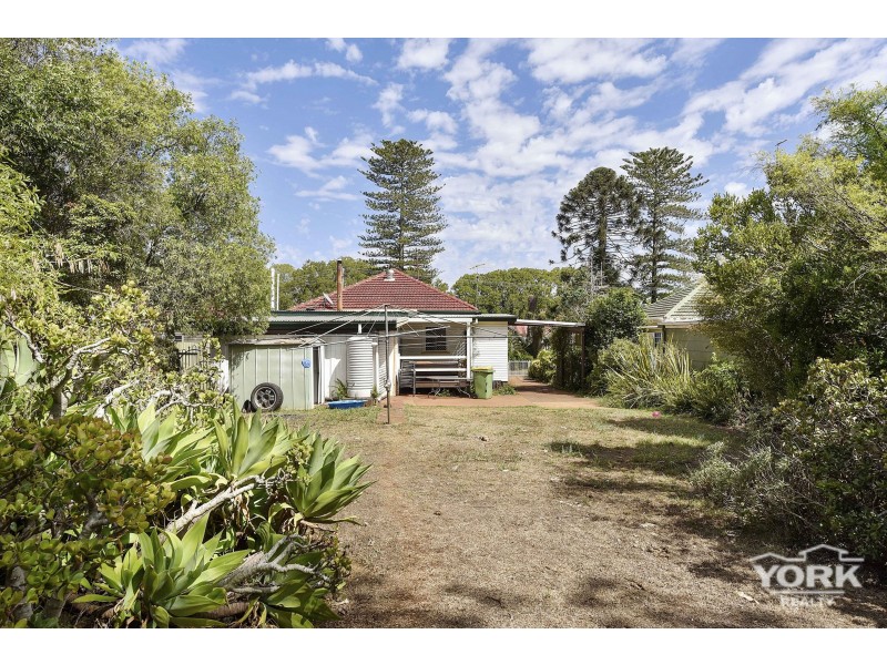 34 Llewellyn Street, Centenary Heights QLD 4350