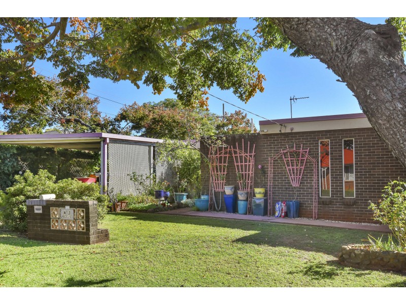 3 Hazel St, Centenary Heights QLD 4350