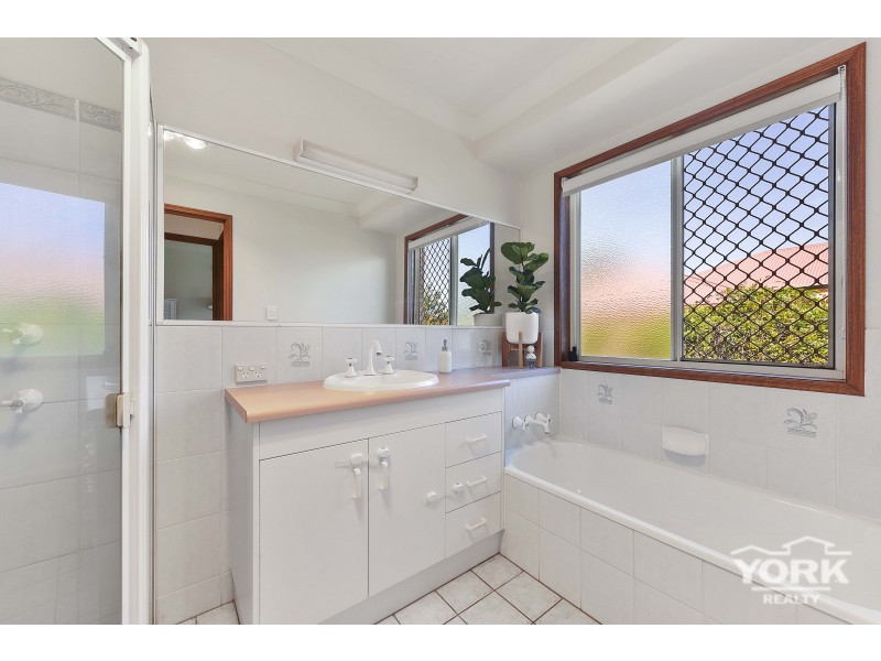 7 Elvery Court, Middle Ridge QLD 4350