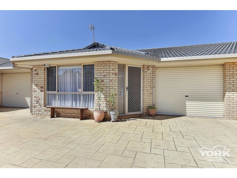 2/17 Anita Drive, Kearneys Spring QLD 4350