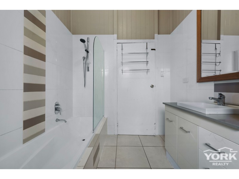 30 High Street, Wyreema QLD 4352