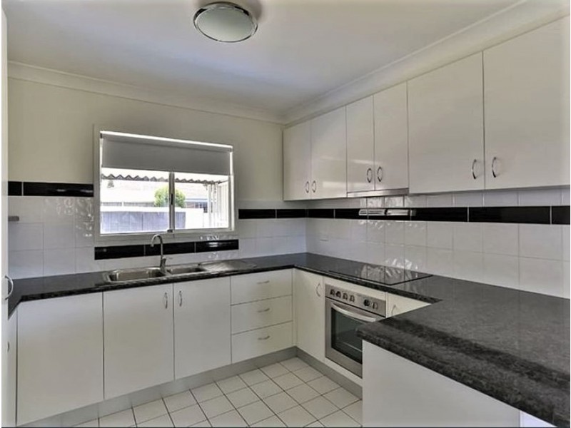 7 Evon Street, Rockville QLD 4350