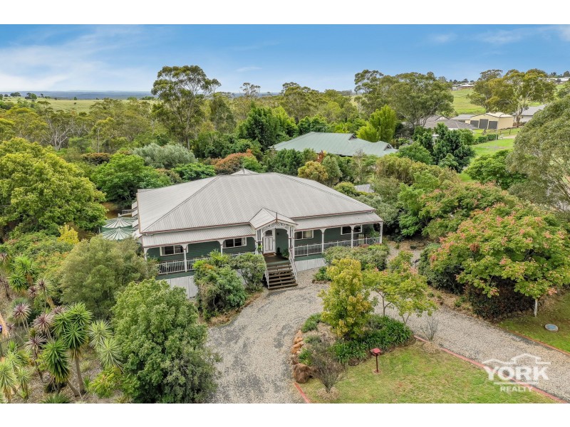 18 Kimdon Crescent, Highfields QLD 4352