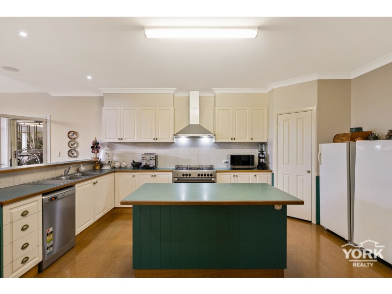 18 Kimdon Crescent, Highfields QLD 4352