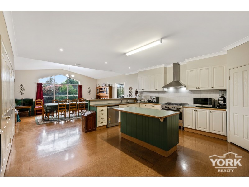 18 Kimdon Crescent, Highfields QLD 4352