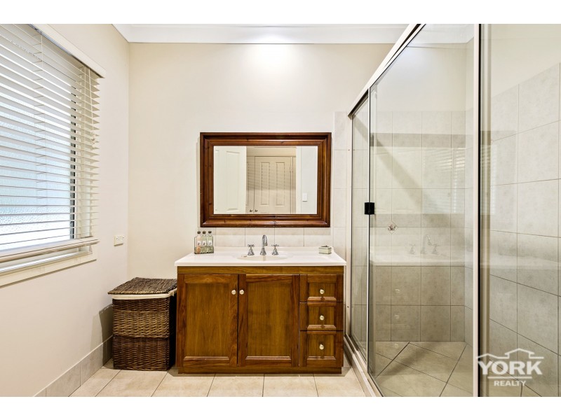 18 Kimdon Crescent, Highfields QLD 4352