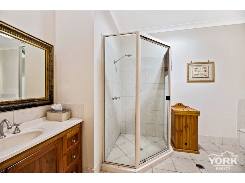 18 Kimdon Crescent, Highfields QLD 4352