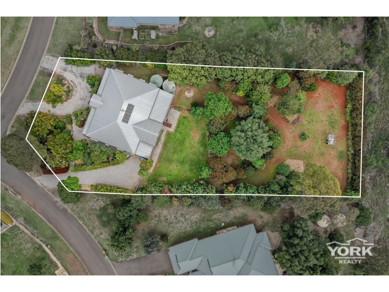 18 Kimdon Crescent, Highfields QLD 4352