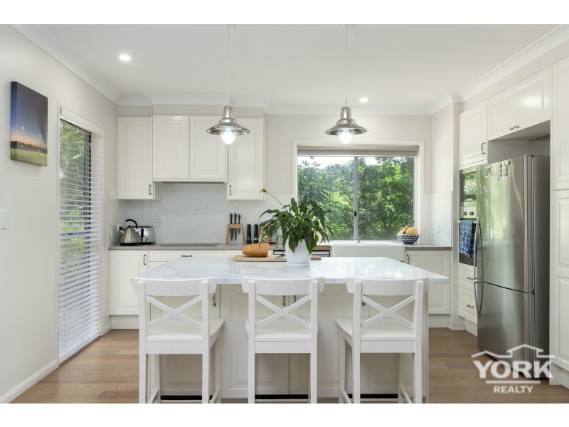 16 Chapman Street, Hampton QLD 4352