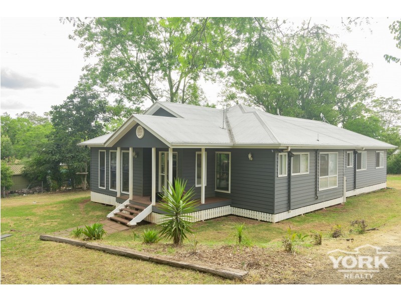 16 Chapman Street, Hampton QLD 4352