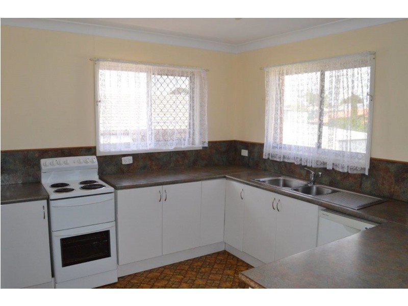 10 Croxley Street, Harristown QLD 4350